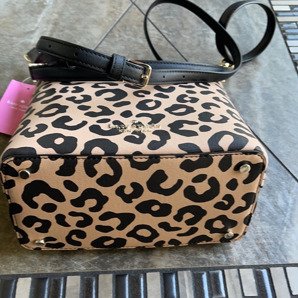 Kate Spade darcy graphic leopard small bucket - Picture 2 of 16